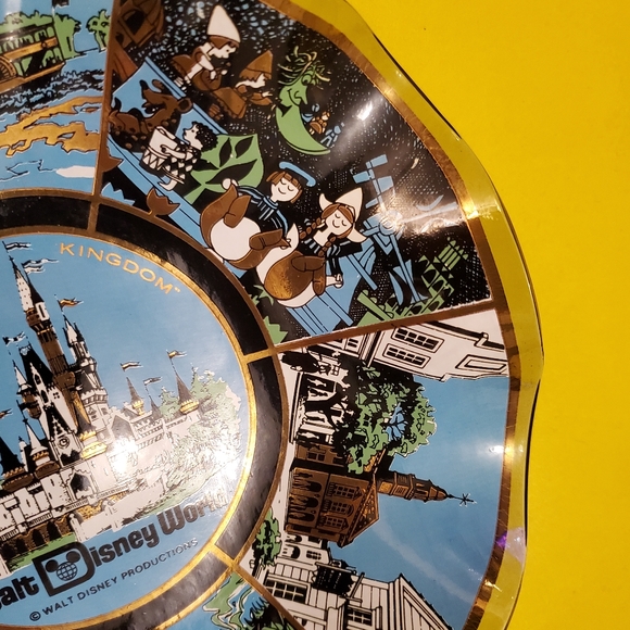 Walt Disney World Vintage 70s Magic Kingdom Scalloped Glass Souvenir Dish - Picture 6 of 10
